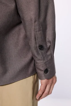 Camisa de lã com bolsos