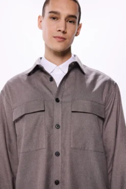 Camisa de lã com bolsos