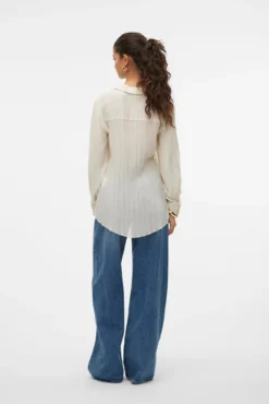 Camisa de manga comprida com pregas nas costas