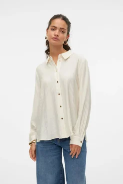 Camisa de manga comprida com pregas nas costas