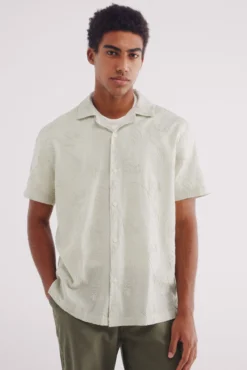 Camisa de manga curta bordada para combinar