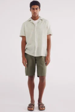 Camisa de manga curta bordada para combinar