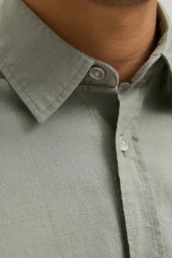 Camisa de manga curta com ajuste relaxado