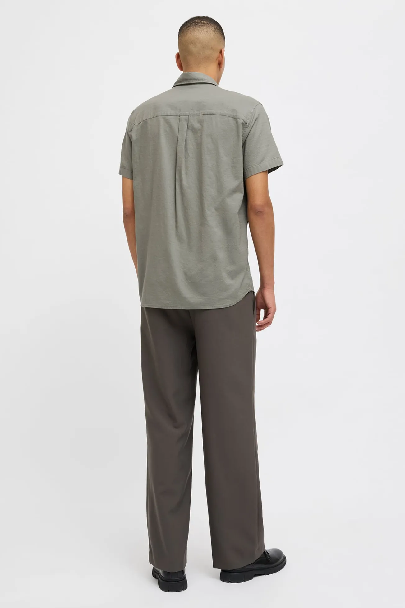 Camisa de manga curta com ajuste relaxado