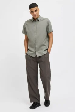 Camisa de manga curta com ajuste relaxado