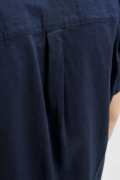 Camisa de manga curta com ajuste relaxado