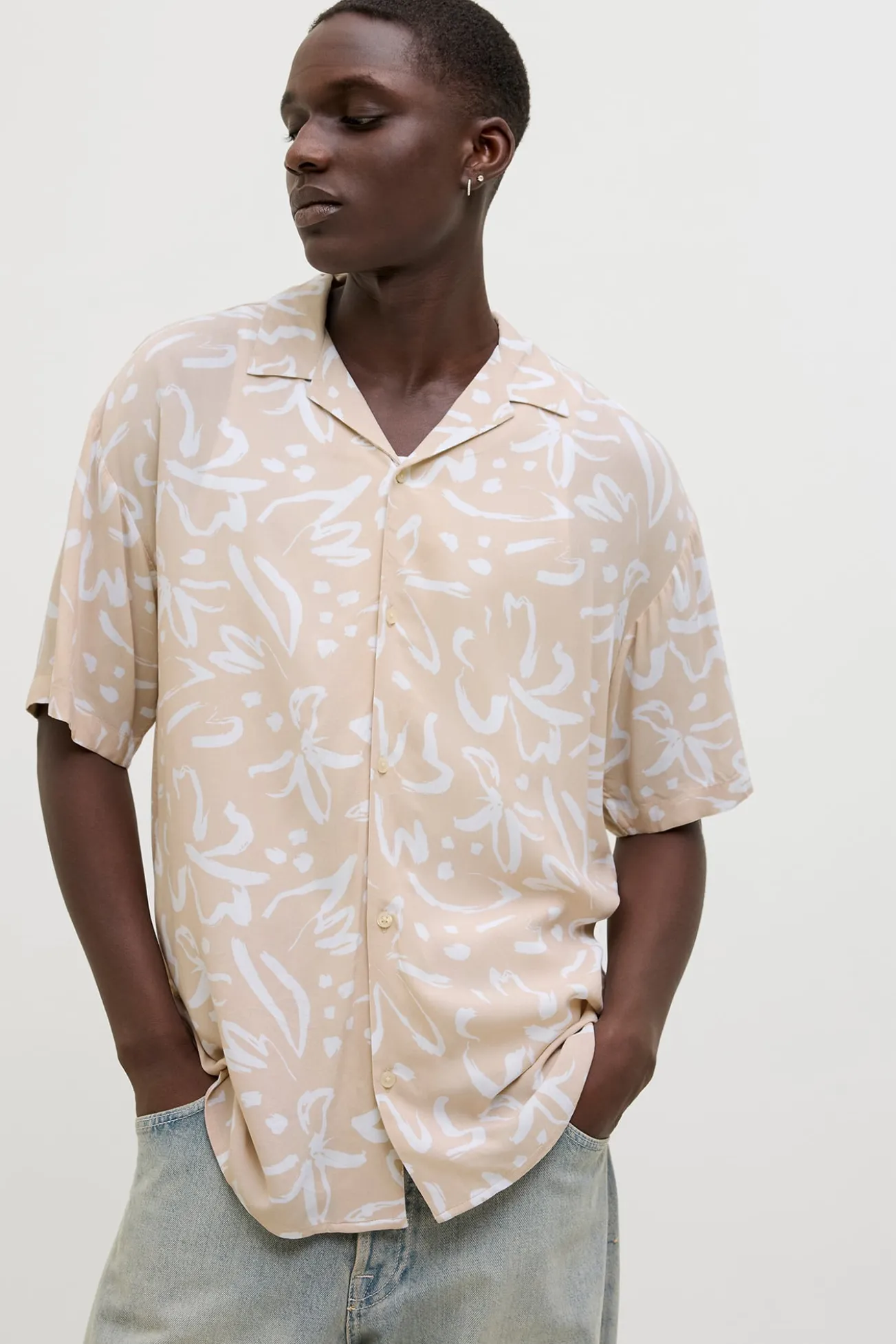 Camisa de manga curta com ajuste relaxado
