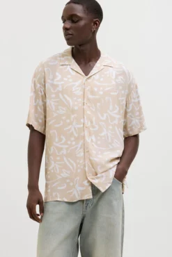 Camisa de manga curta com ajuste relaxado