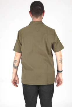 Camisa de manga curta com bolso