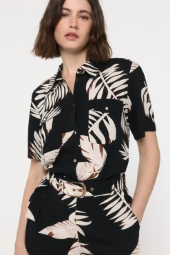 Camisa de manga curta com gola de lapela