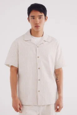 Camisa de manga manga curta listrada seersucker