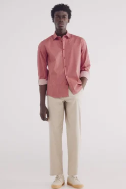 Camisa de popelina com micro estampa fácil de cuidar
