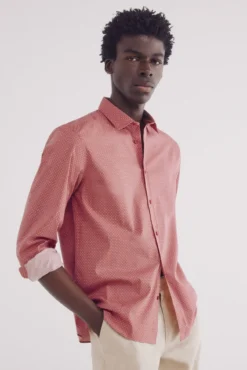 Camisa de popelina com micro estampa fácil de cuidar