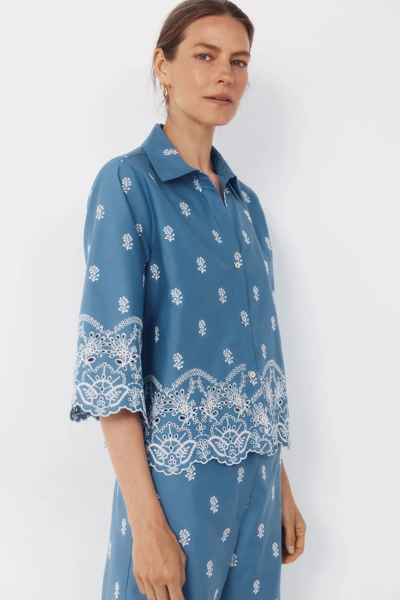 Camisa detalhes bordados