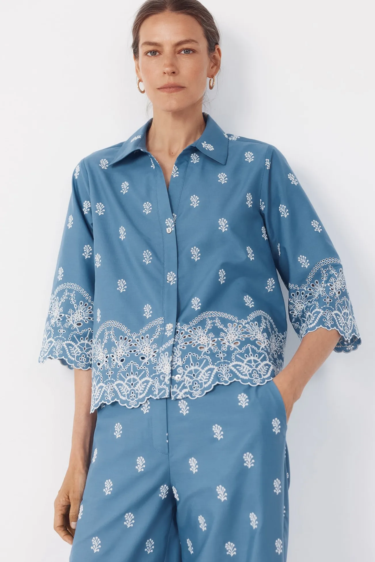 Camisa detalhes bordados