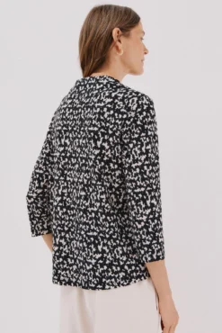 Camisa elástica com botões