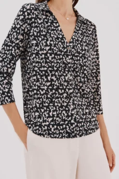 Camisa elástica com botões