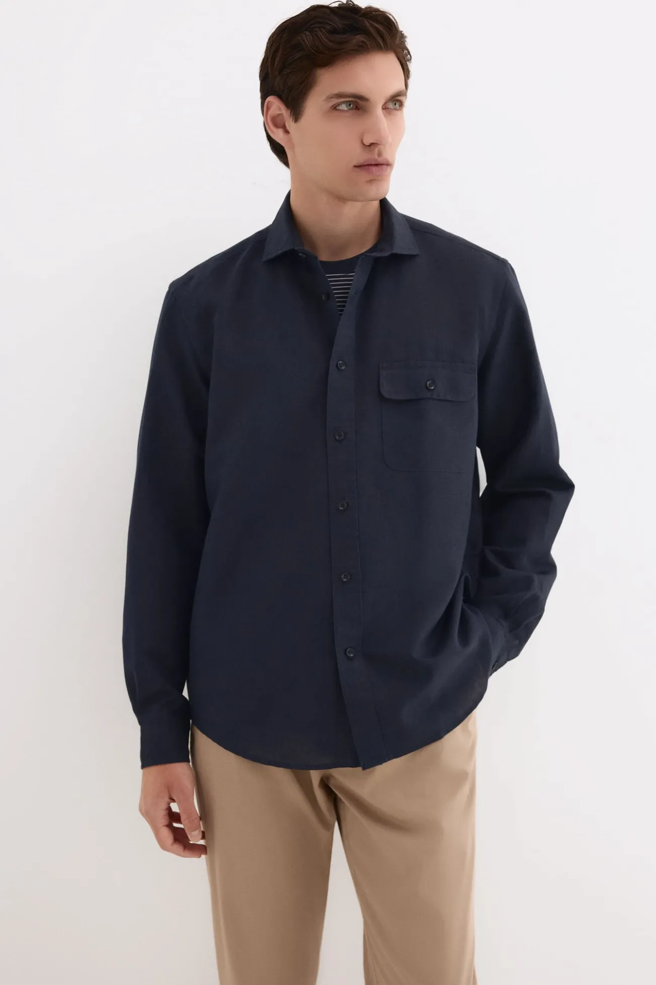 Camisa em linho com bolsos