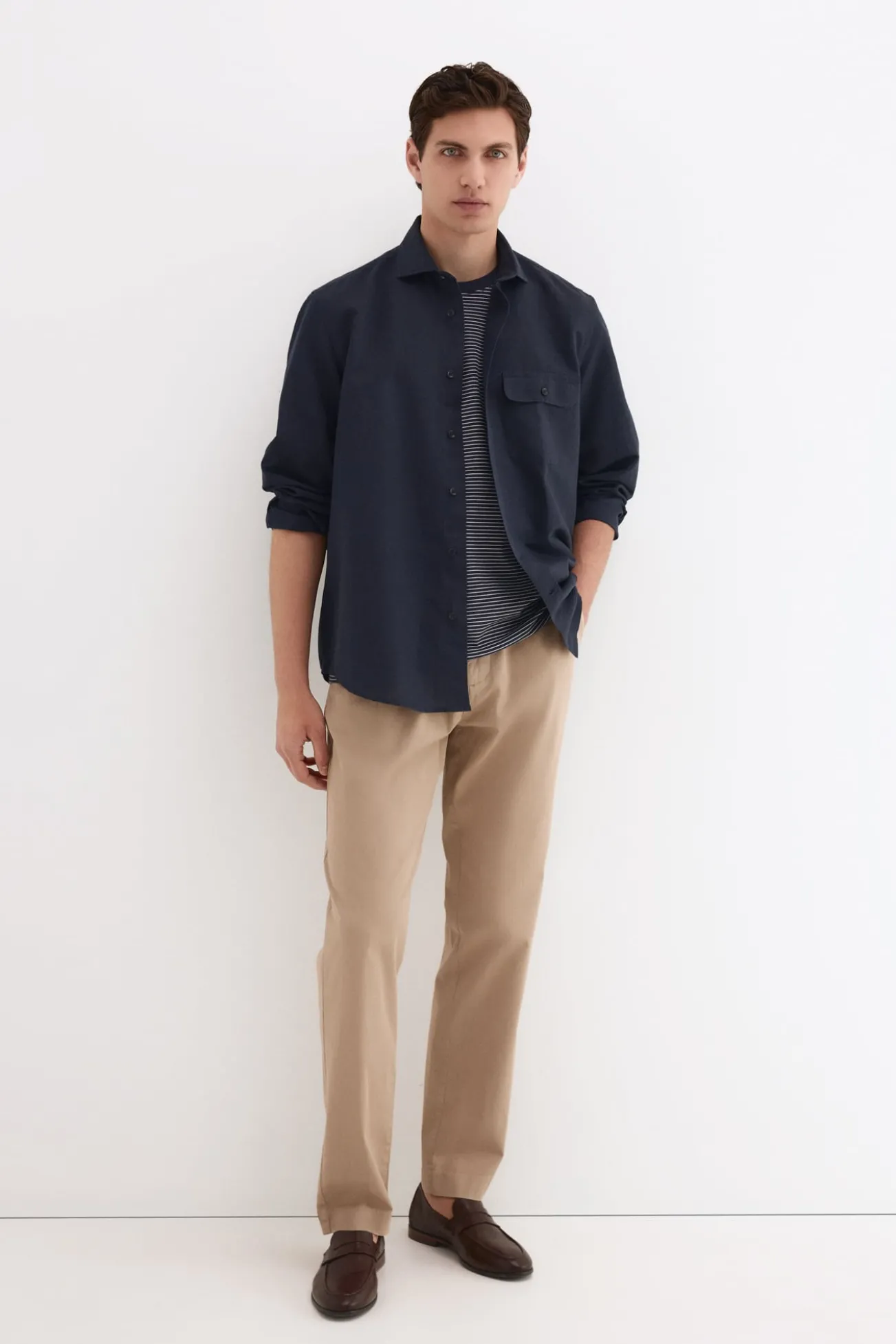 Camisa em linho com bolsos