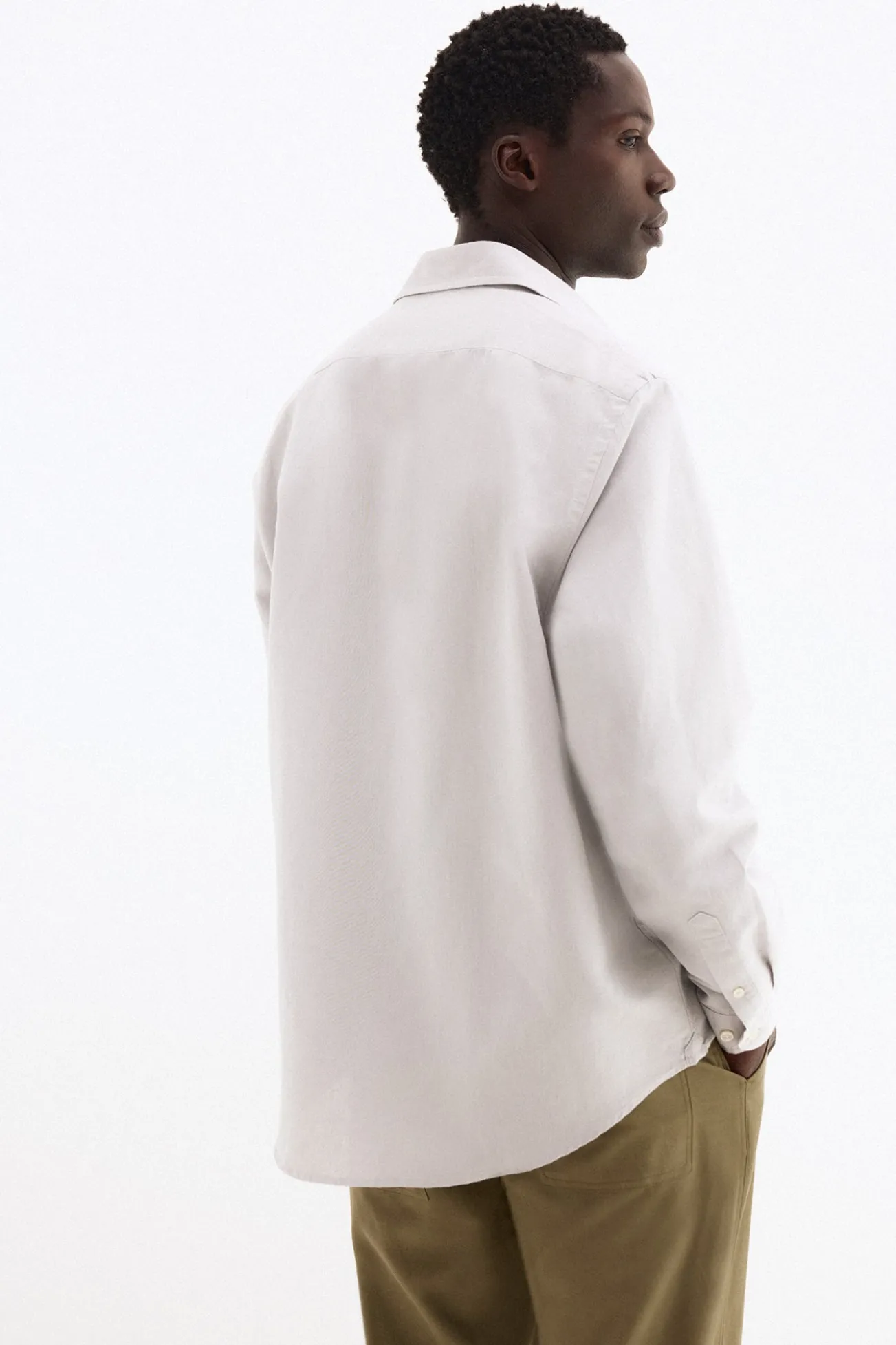 Camisa em linho com bolsos