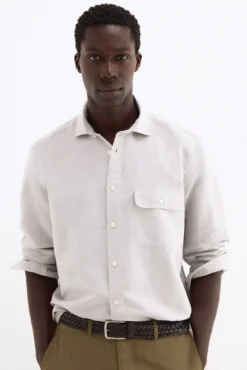 Camisa em linho com bolsos