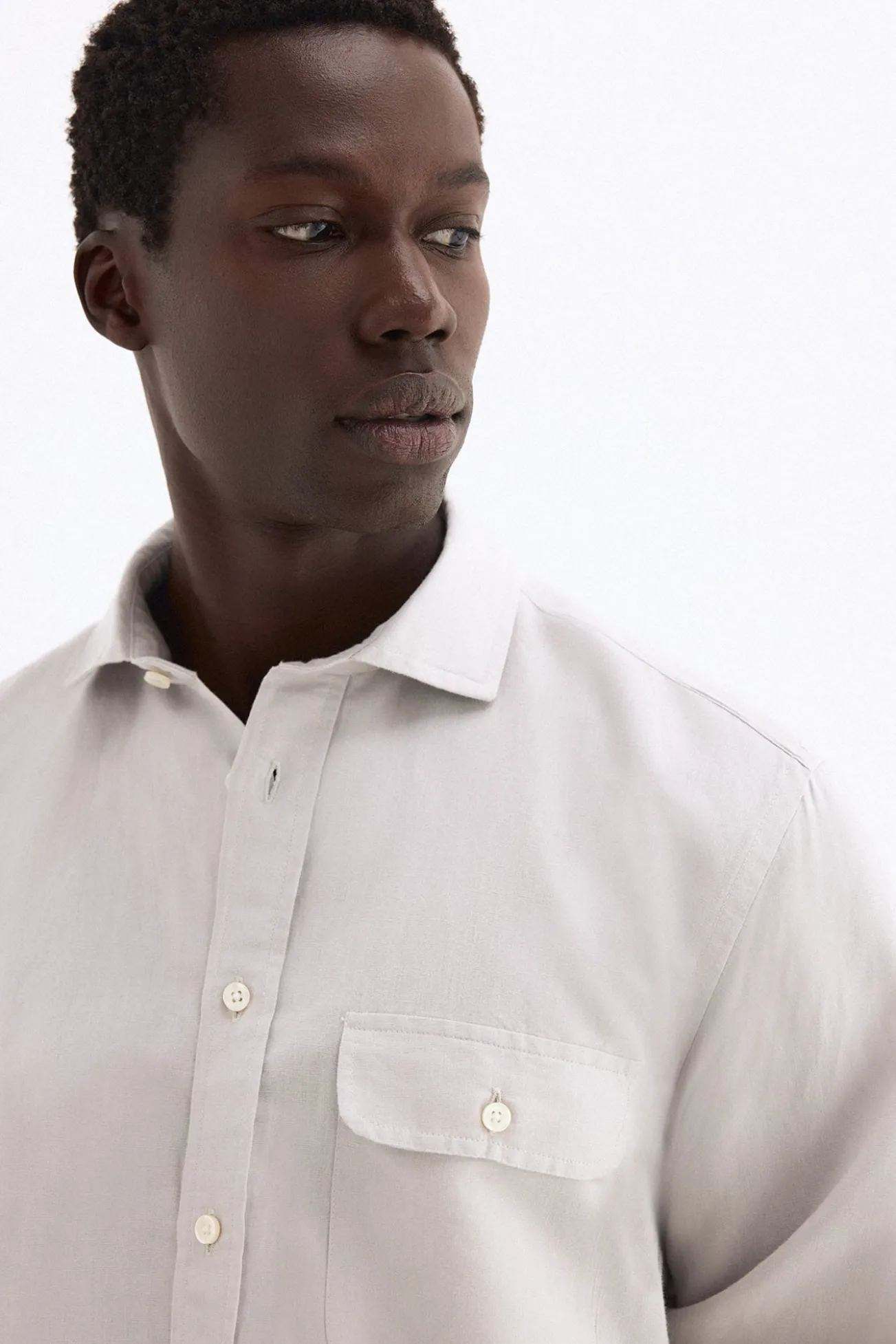 Camisa em linho com bolsos