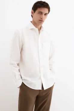 Camisa em linho com bolsos