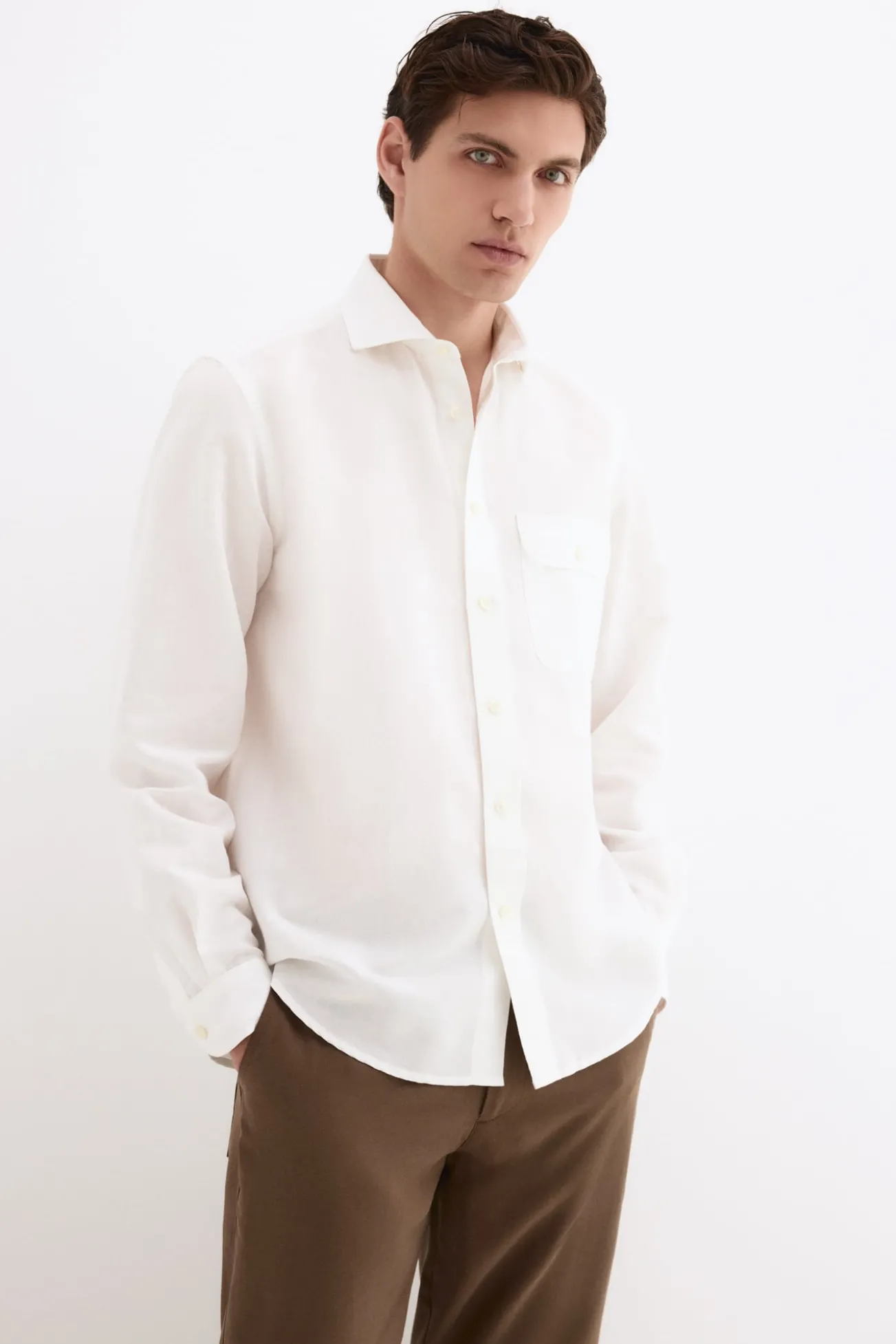 Camisa em linho com bolsos