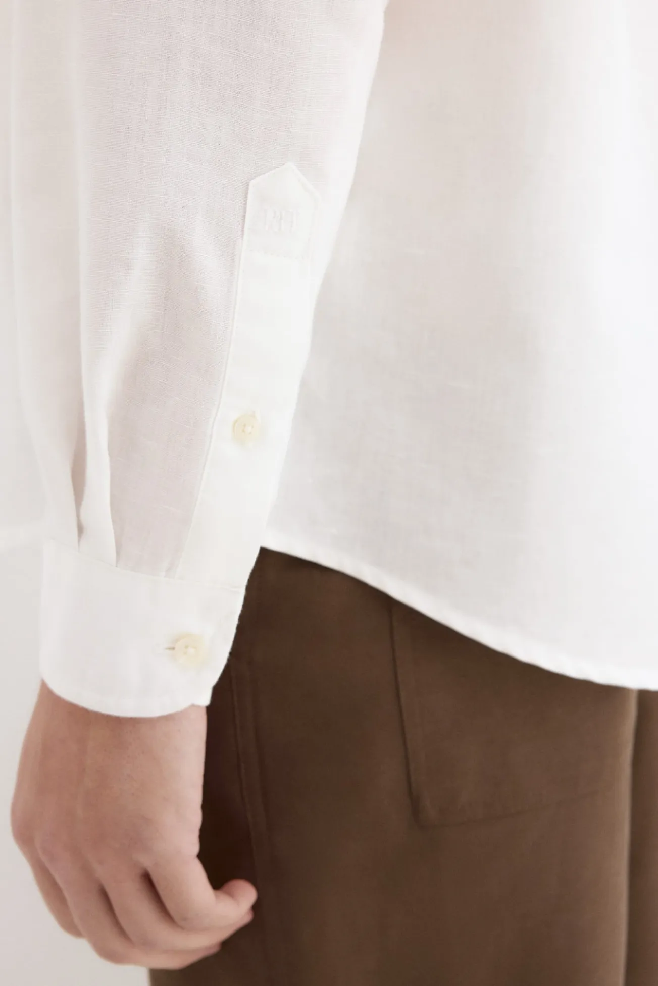 Camisa em linho com bolsos