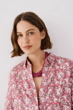 Camisa estampada con nudo