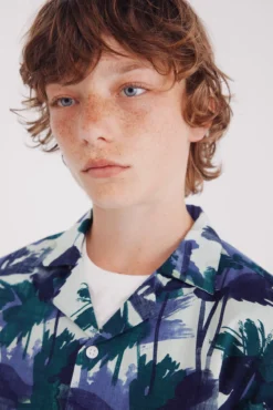 Camisa flores menino