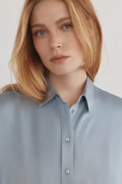 Camisa fluida acetinada