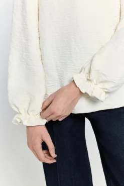 Camisa fluida com gola e punhos elásticos
