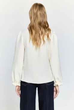 Camisa fluida com gola e punhos elásticos