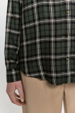 Camisa gola tartan com gola e lapela