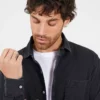 Camisa jeans com bolso