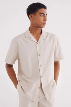 Camisa leve de manga curta em jacquard