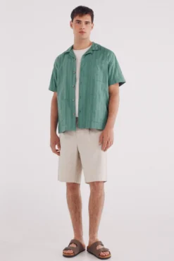 Camisa leve jacquard guayabera manga curta