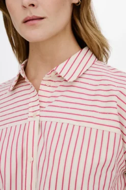 Camisa manga manga comprida com tachas