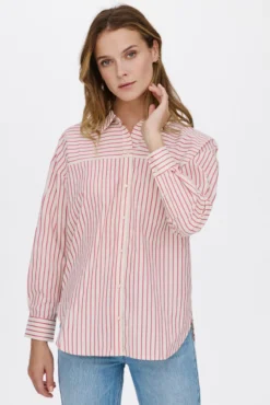 Camisa manga manga comprida com tachas