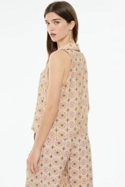 Camisa mangas com estampado geométrica