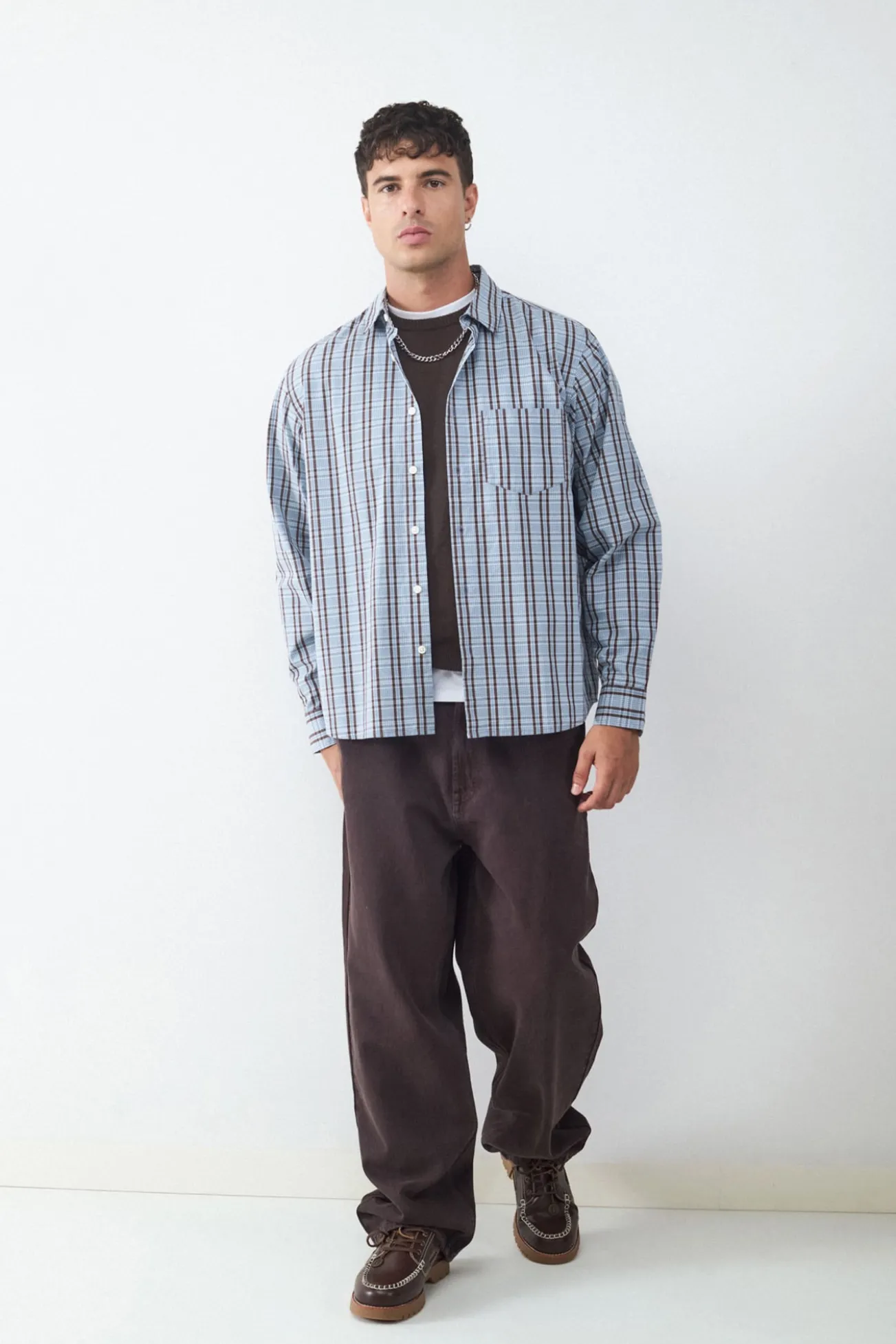 Camisa oversized de manga comprida com bolso