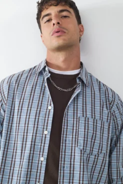 Camisa oversized de manga comprida com bolso