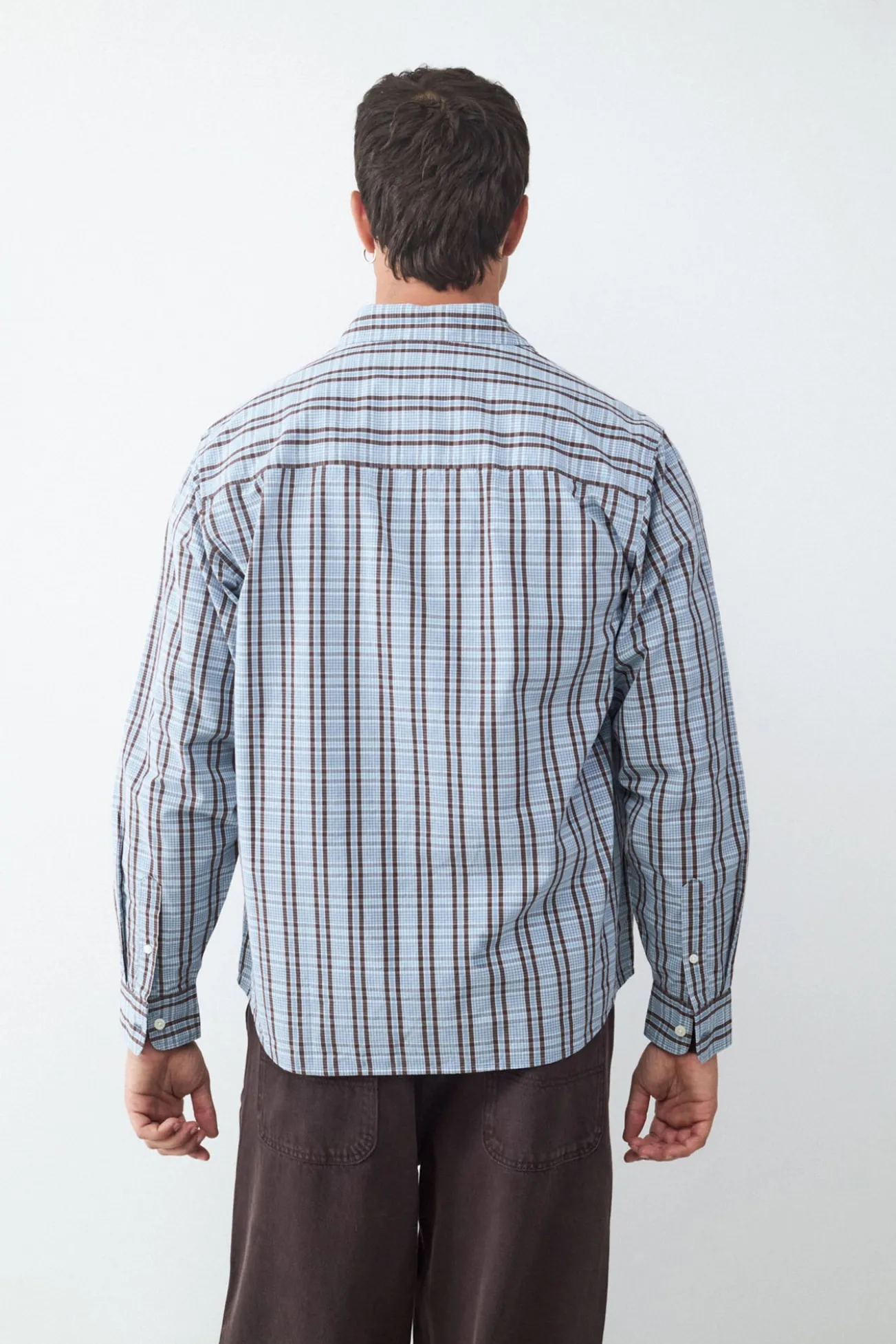 Camisa oversized de manga comprida com bolso