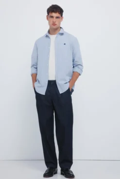 Camisa oxford com cotoveleiras