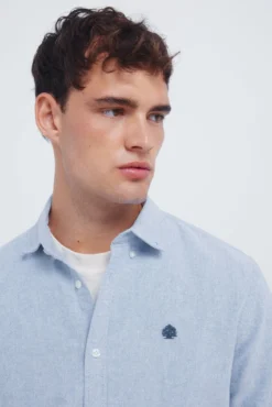 Camisa oxford com cotoveleiras