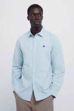 Camisa oxford com cotoveleiras