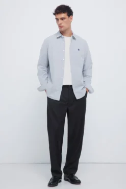 Camisa oxford com cotoveleiras