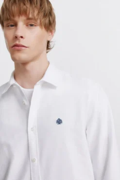 Camisa oxford com cotoveleiras