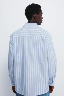 Camisa Oxford riscas com bolsos